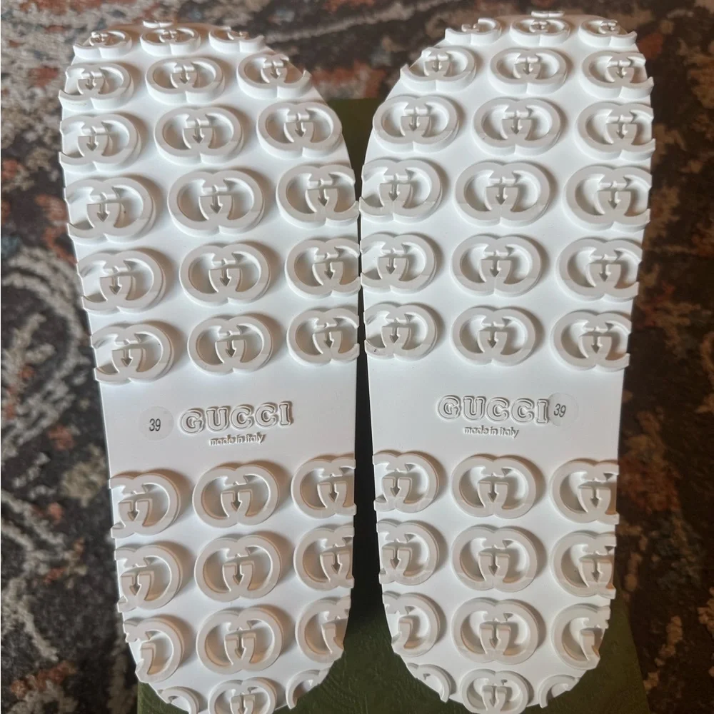 Gucci Women's Silver Glitter Platform Rubber Sandals - Picture 4 of 7